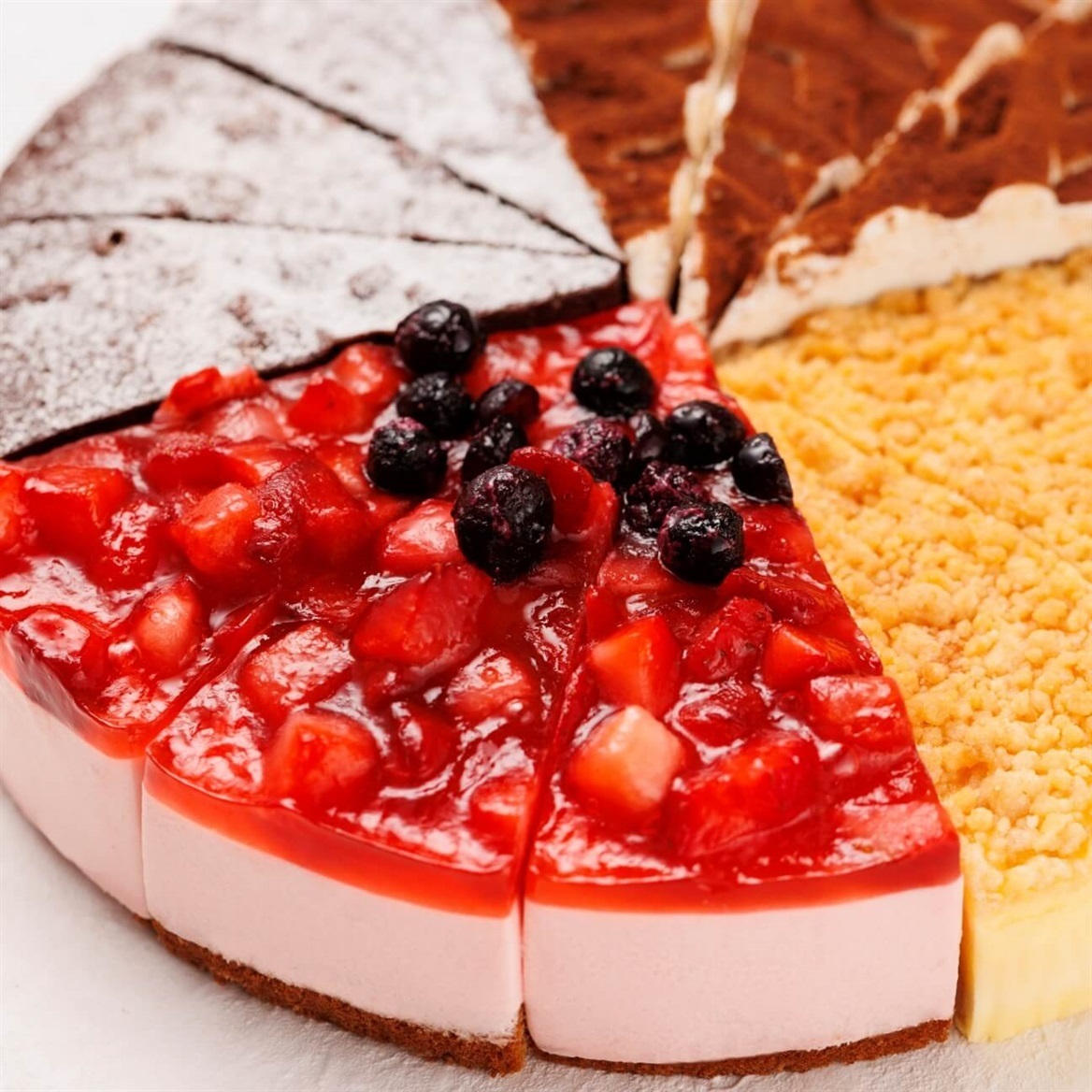 大人気　アウトレットスイーツ　ストロベリーチーズケーキ　たっぷり３パック 4種のバラエティケーキセット（チョコ・チーズ・ティラミス・ベリー
