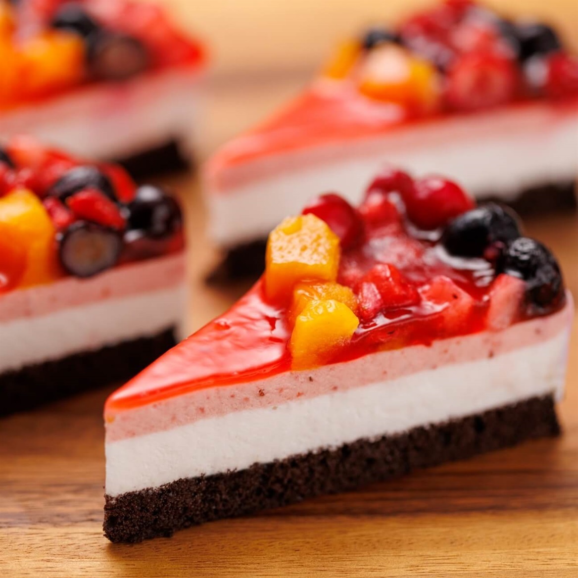 ベリーベリーケーキ（ブラック）7号12ｶｯﾄ6個入｜冷凍ケーキお取り寄せ